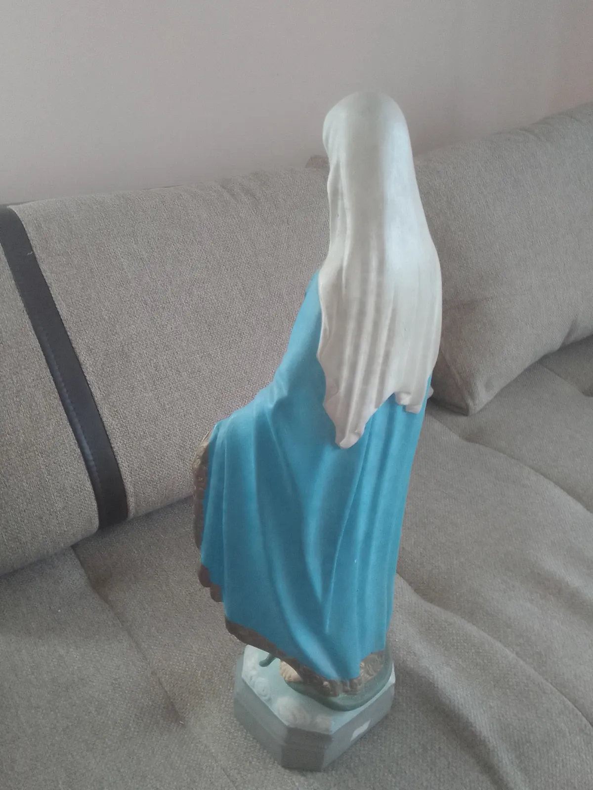 Figurka Matki Boskiej Niepokalanej