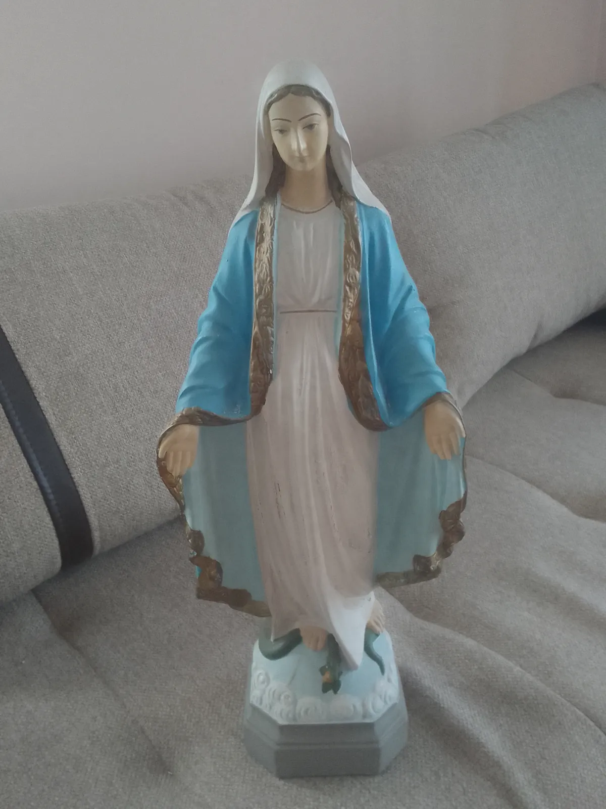 Figurka Matki Boskiej Niepokalanej