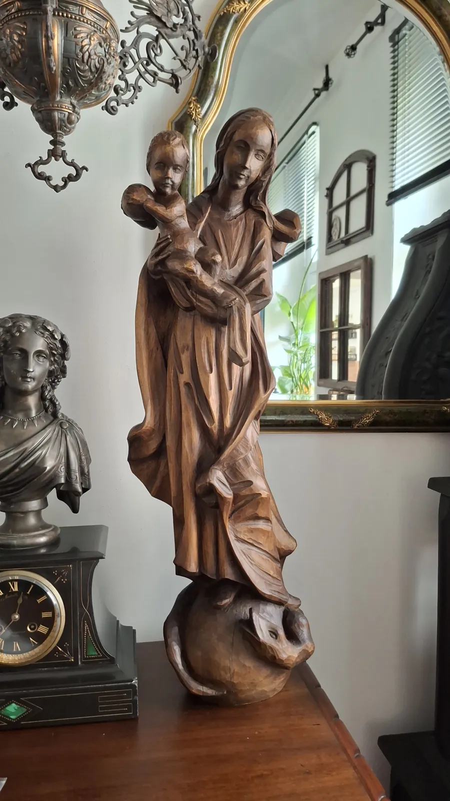 Duża stara drewniana figura Madonny z dzieciątkiem