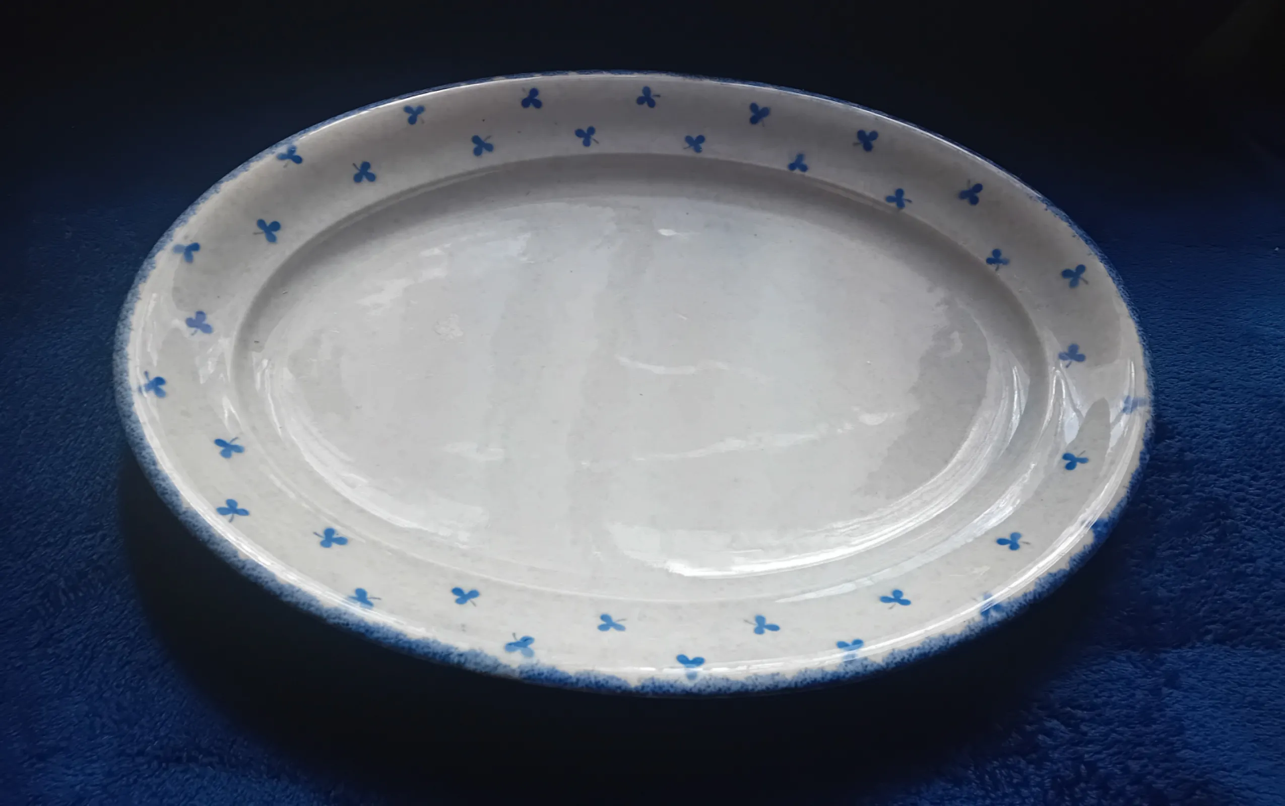Duży fajansowy półmisek Villeroy & Boch Torgau, sygnatura z okresu 1923-45.