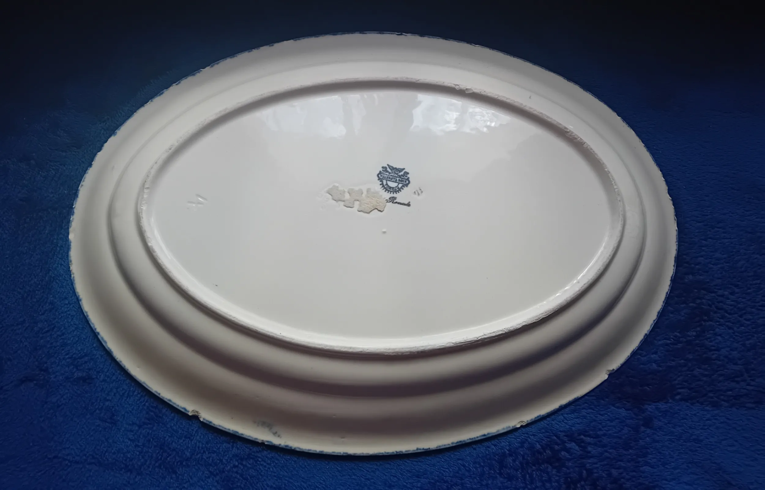 Duży fajansowy półmisek Villeroy & Boch Torgau, sygnatura z okresu 1923-45.