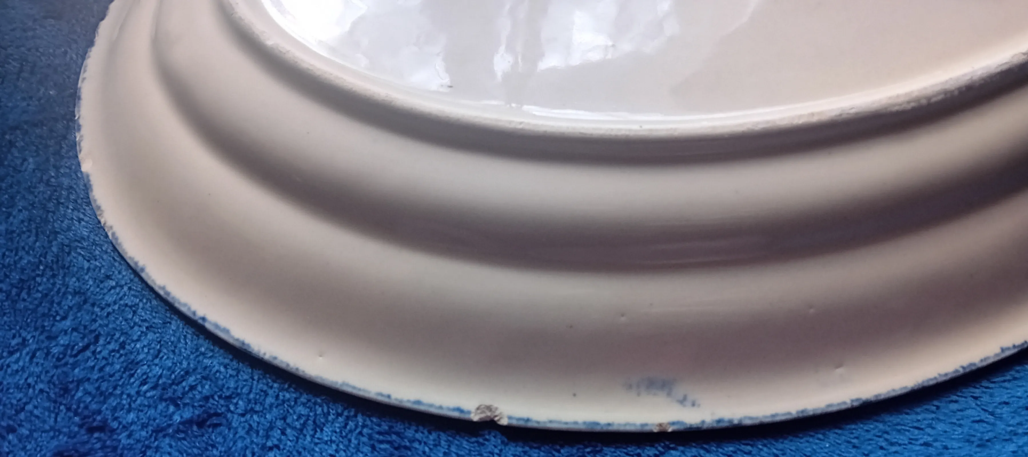 Duży fajansowy półmisek Villeroy & Boch Torgau, sygnatura z okresu 1923-45.