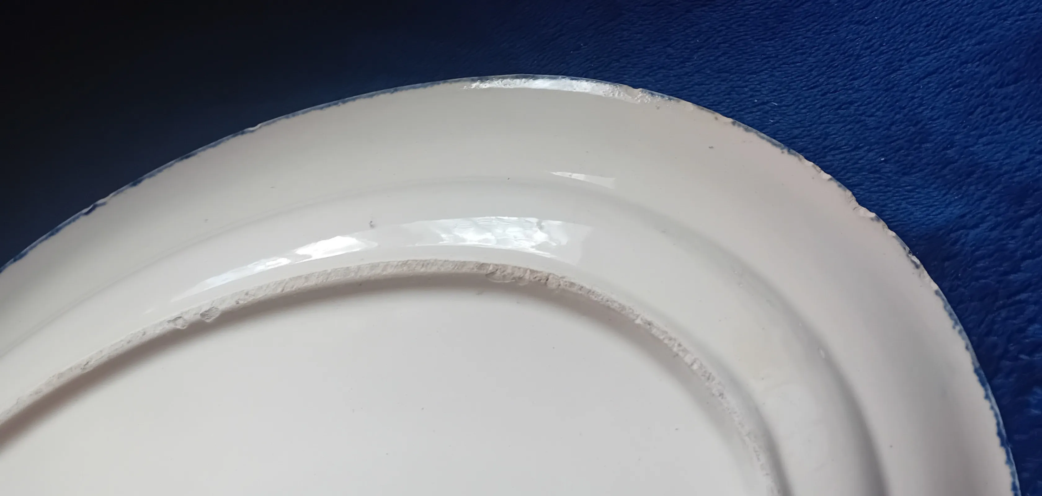 Duży fajansowy półmisek Villeroy & Boch Torgau, sygnatura z okresu 1923-45.