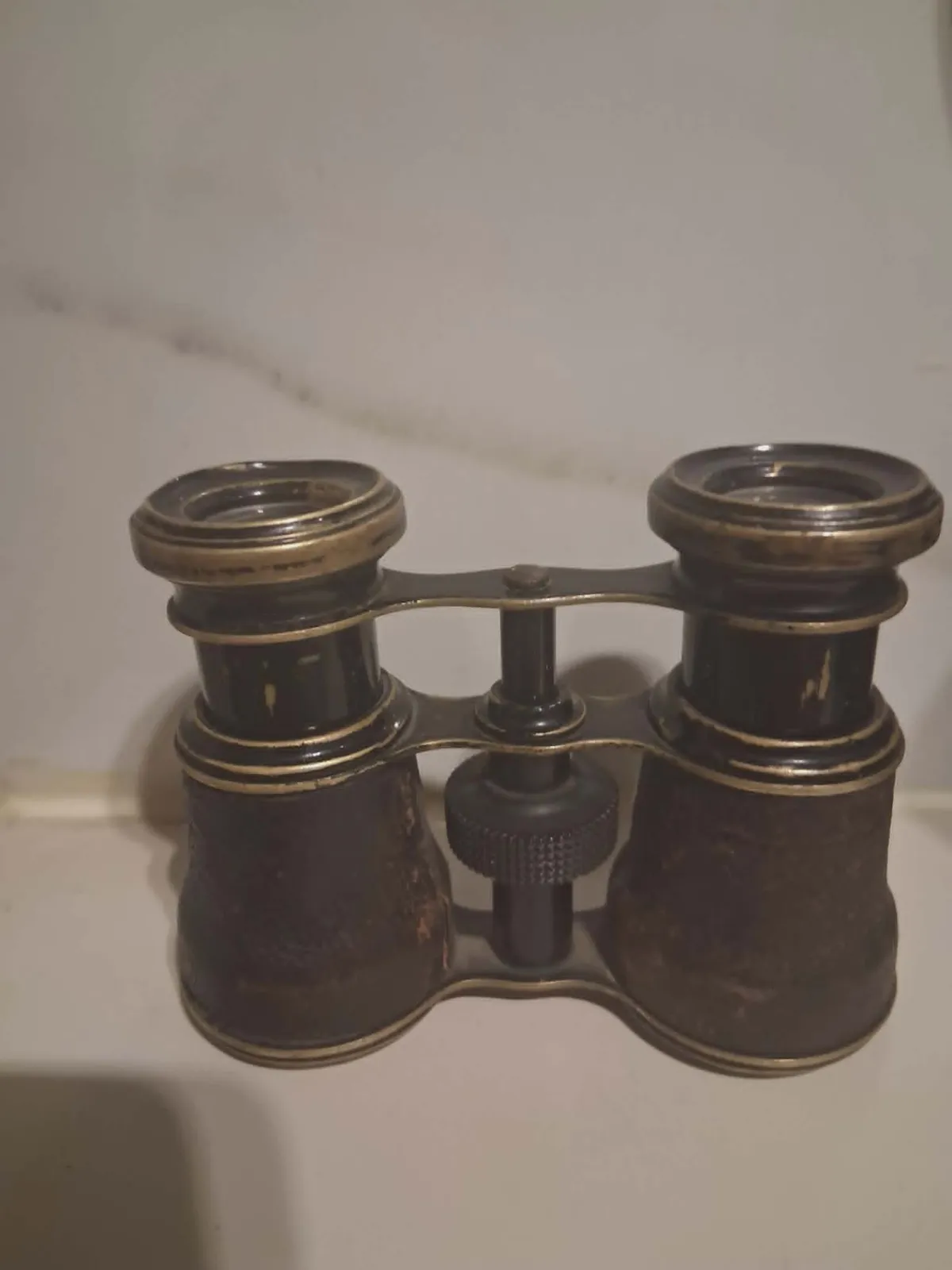 Antyczna Lornetka Teatralna – Mosiądz i Skóra – XIX/XX w. – Loft / Vintage