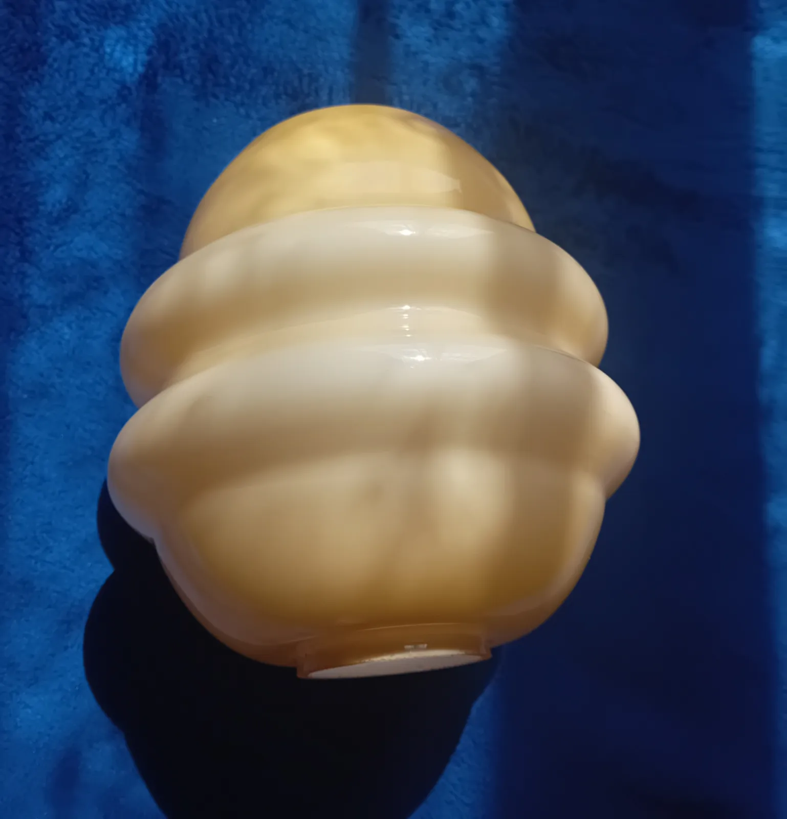 Klosz art deco do lampy lub żyrandola, szkło warstwowe.