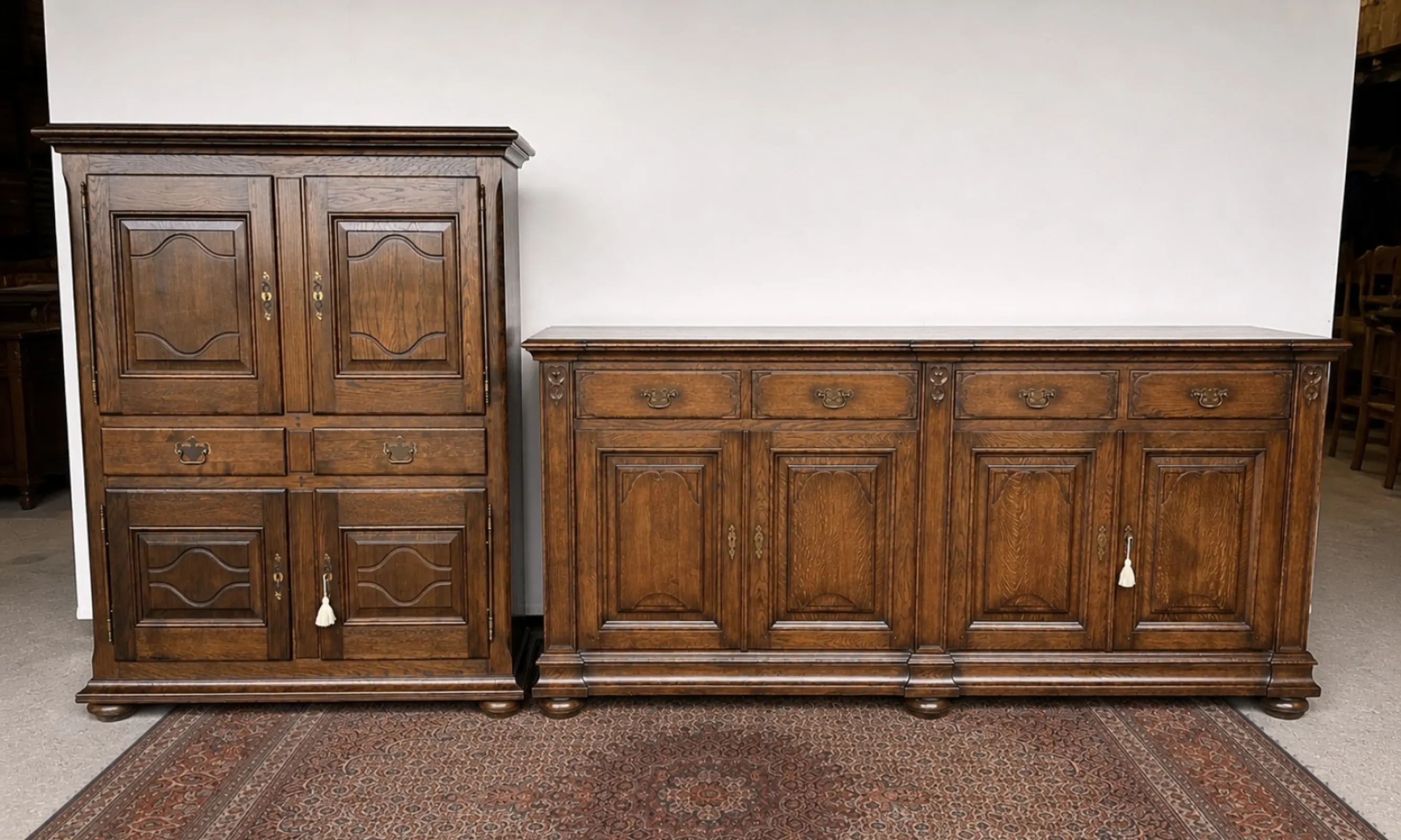 Stylowy komplet dębowych mebli – potężna komoda + bieliźniarka