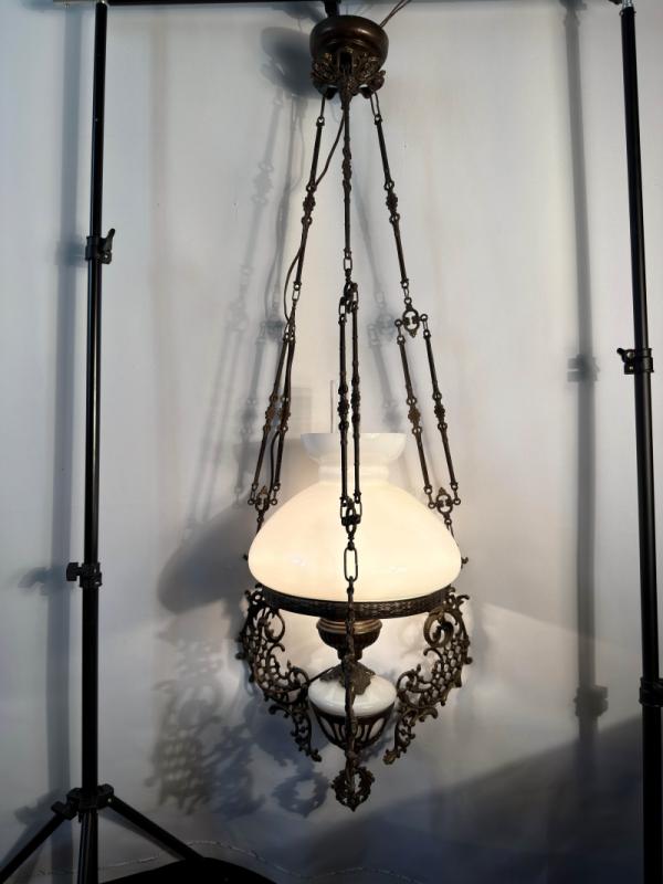Bogato zdobiona lampa wisząca vintage w stylu viktoriańskim / pałacowym