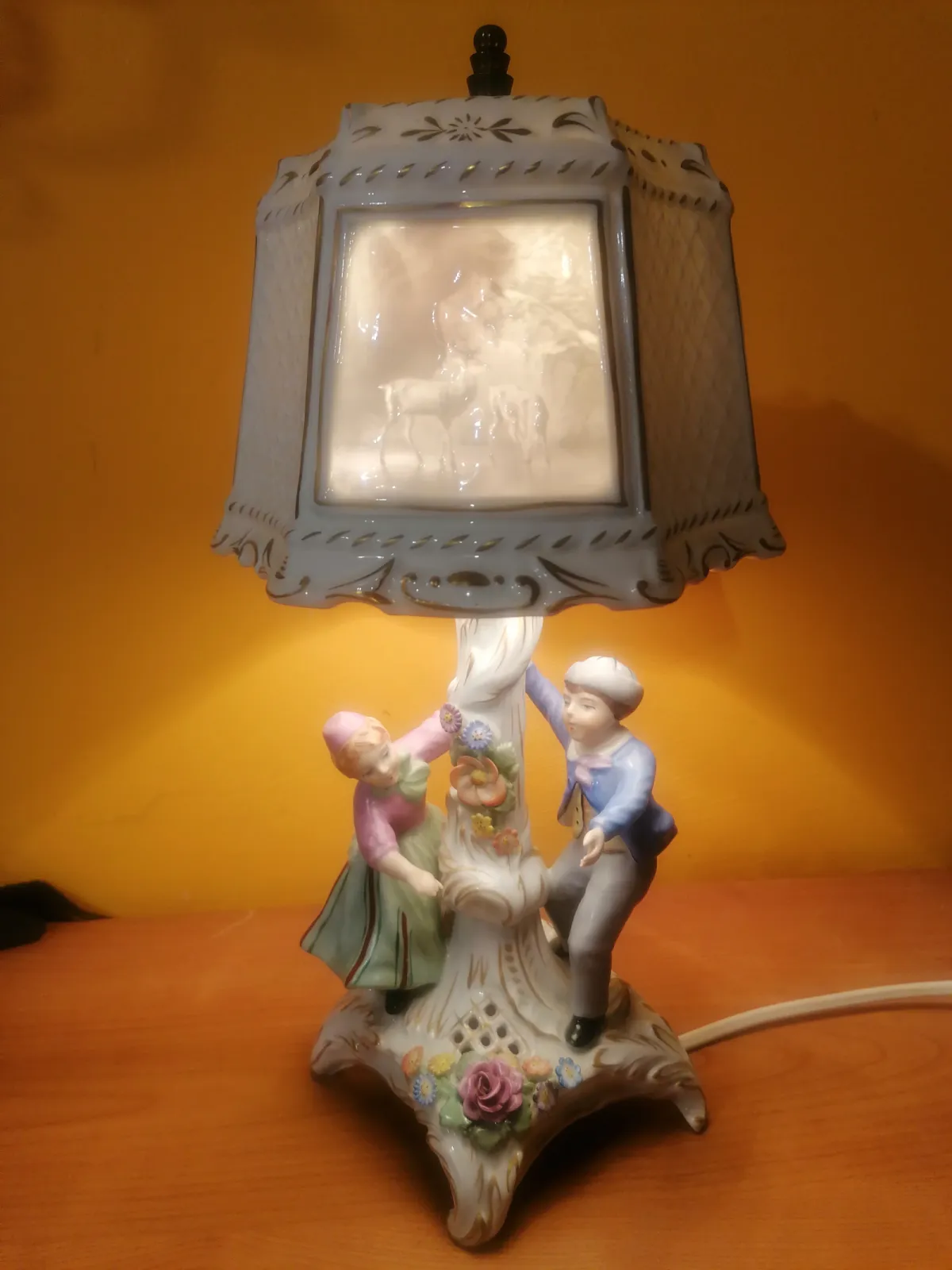 Porcelanowa lampka nocna
