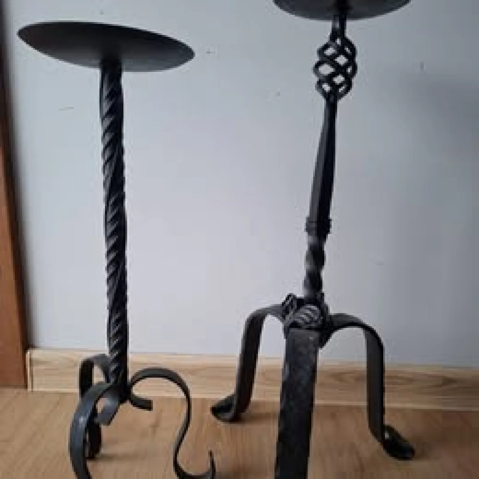 Wielke masywne kute swieczniki. 2 SZT-66cm