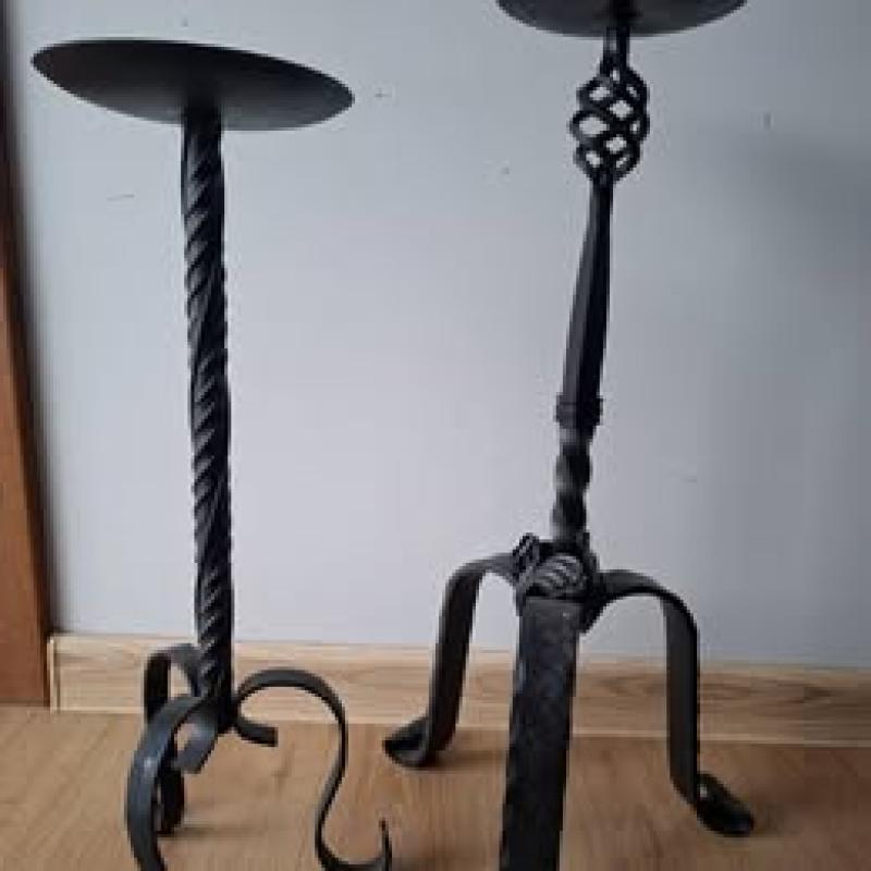 Wielke masywne kute swieczniki. 2 SZT-66cm