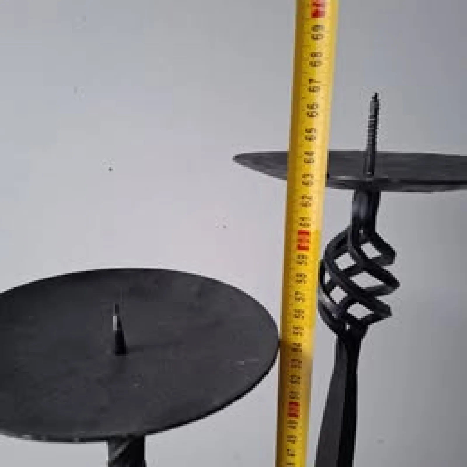Wielke masywne kute swieczniki. 2 SZT-66cm
