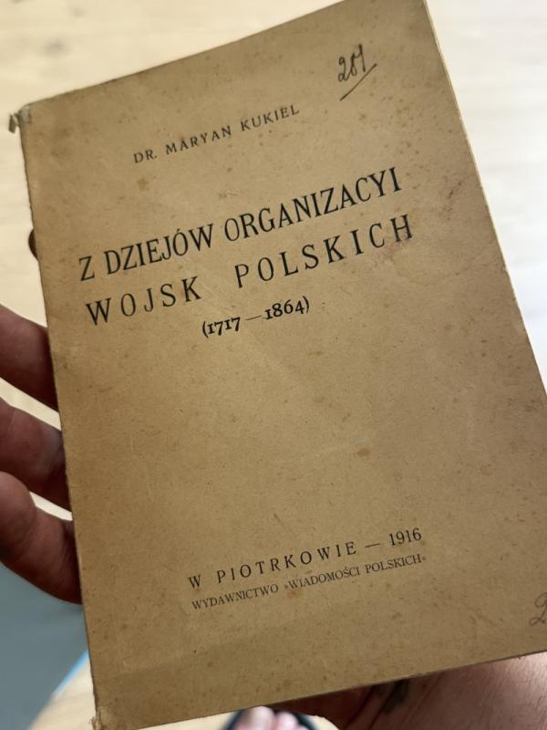 Stare gazety , papiery , ksiazki