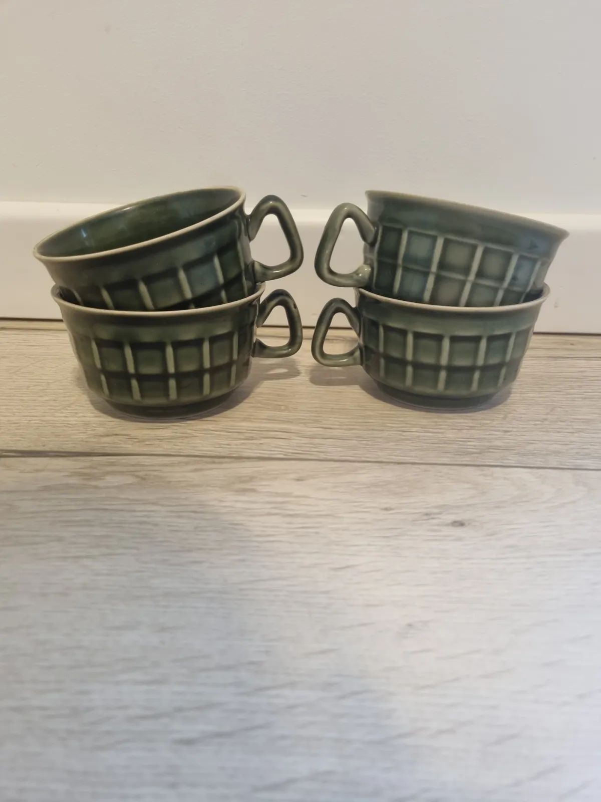 Klasyczna porcelitowa zastawa z Pruszkowa z lat 70. XX wieku.