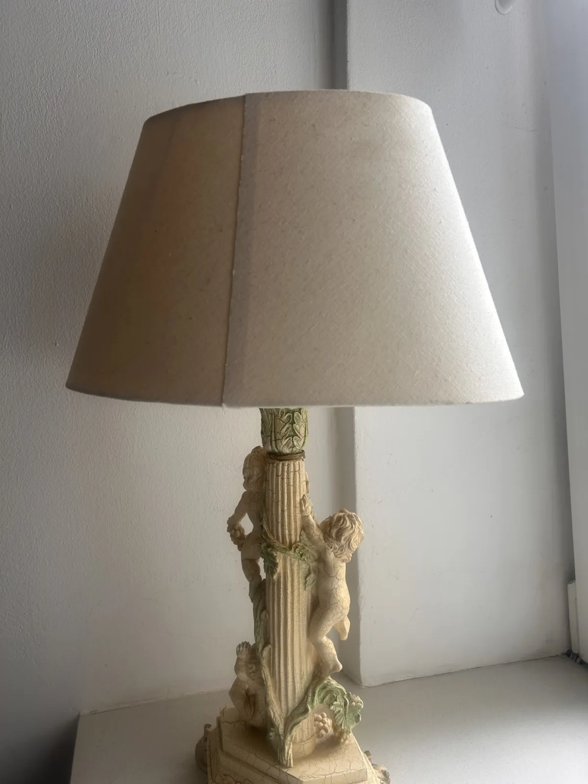 Lampa stołowa