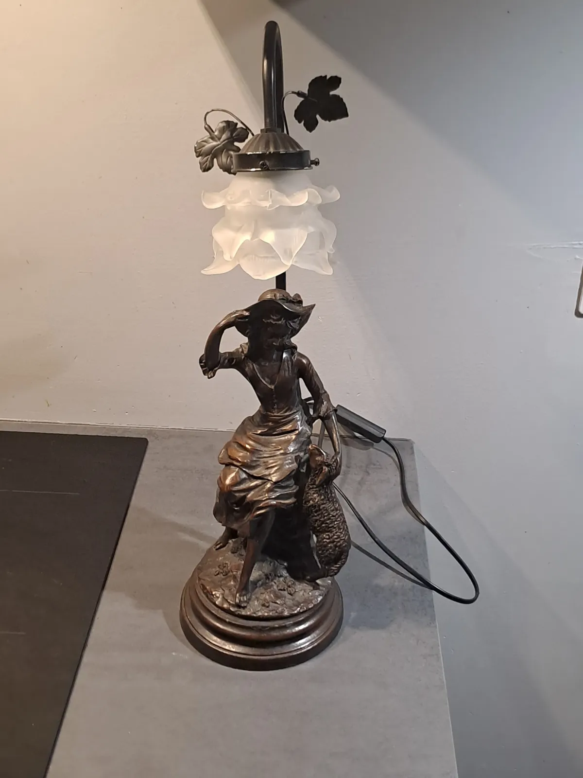 Sprzedam lampę Lady z owieczką