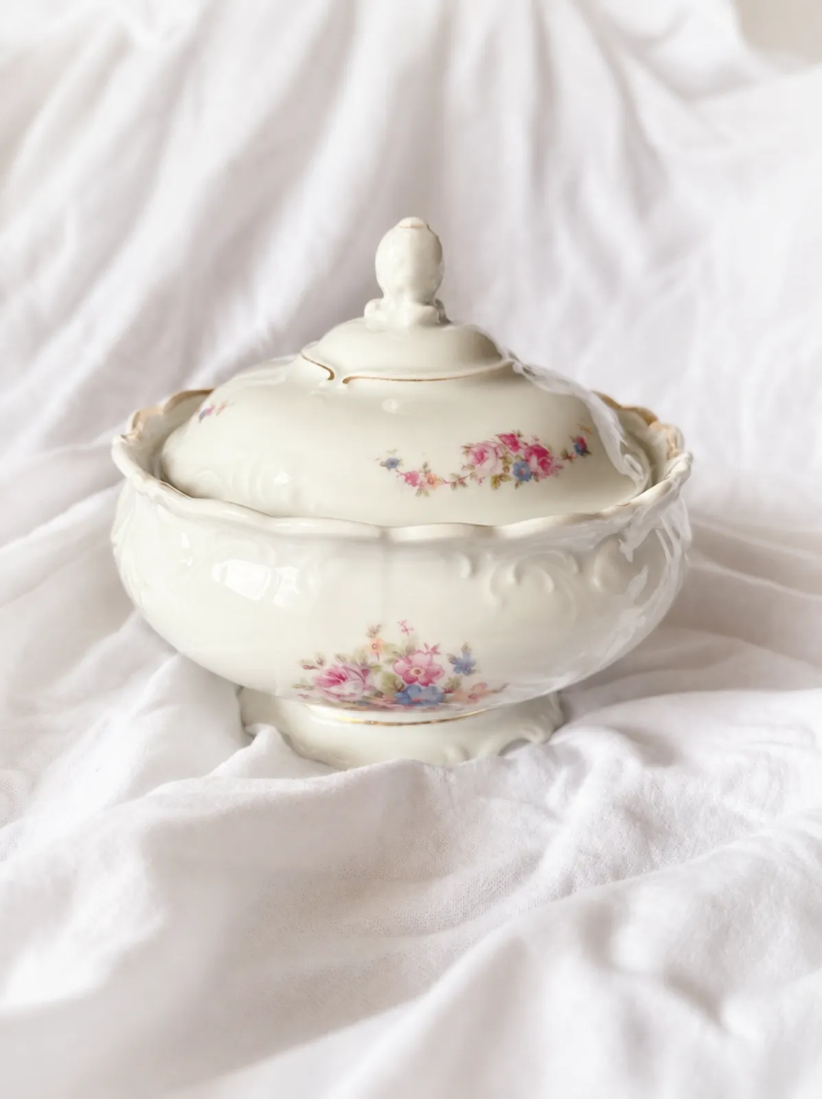 Porcelanowa szkatuła/bomboniera