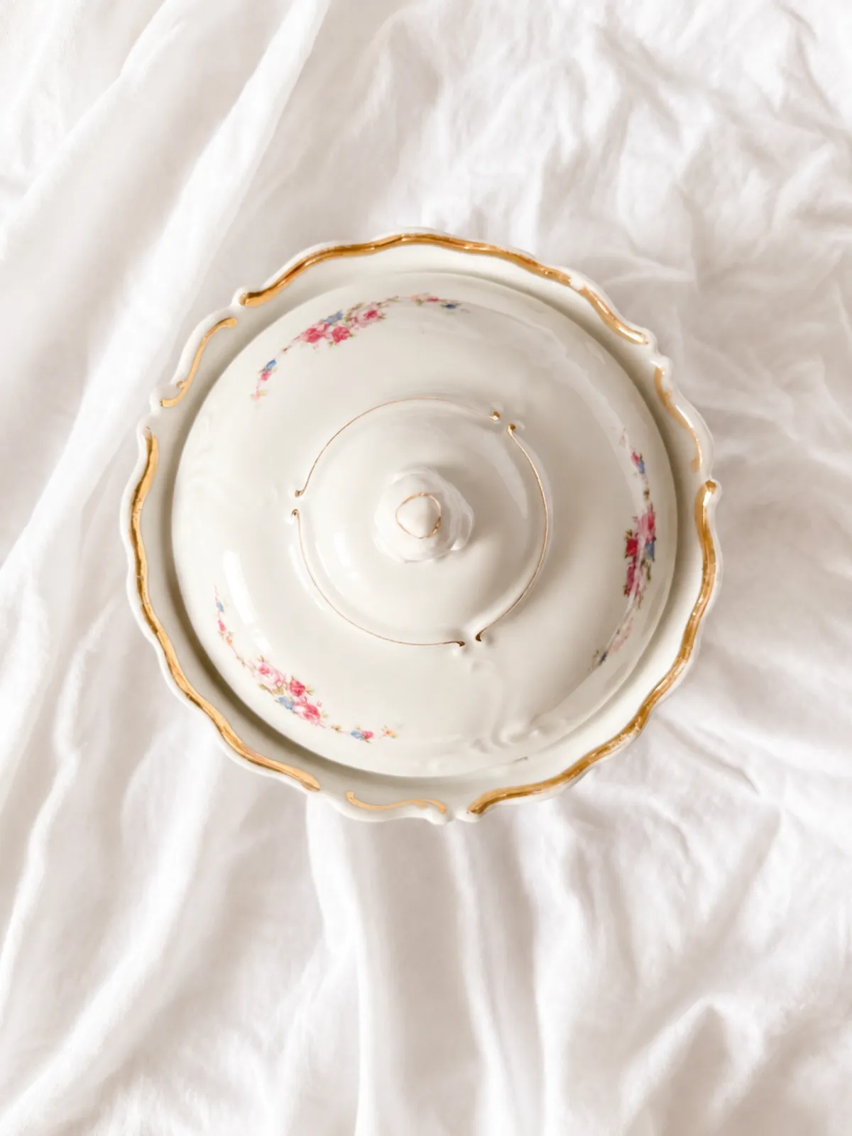 Porcelanowa szkatuła/bomboniera