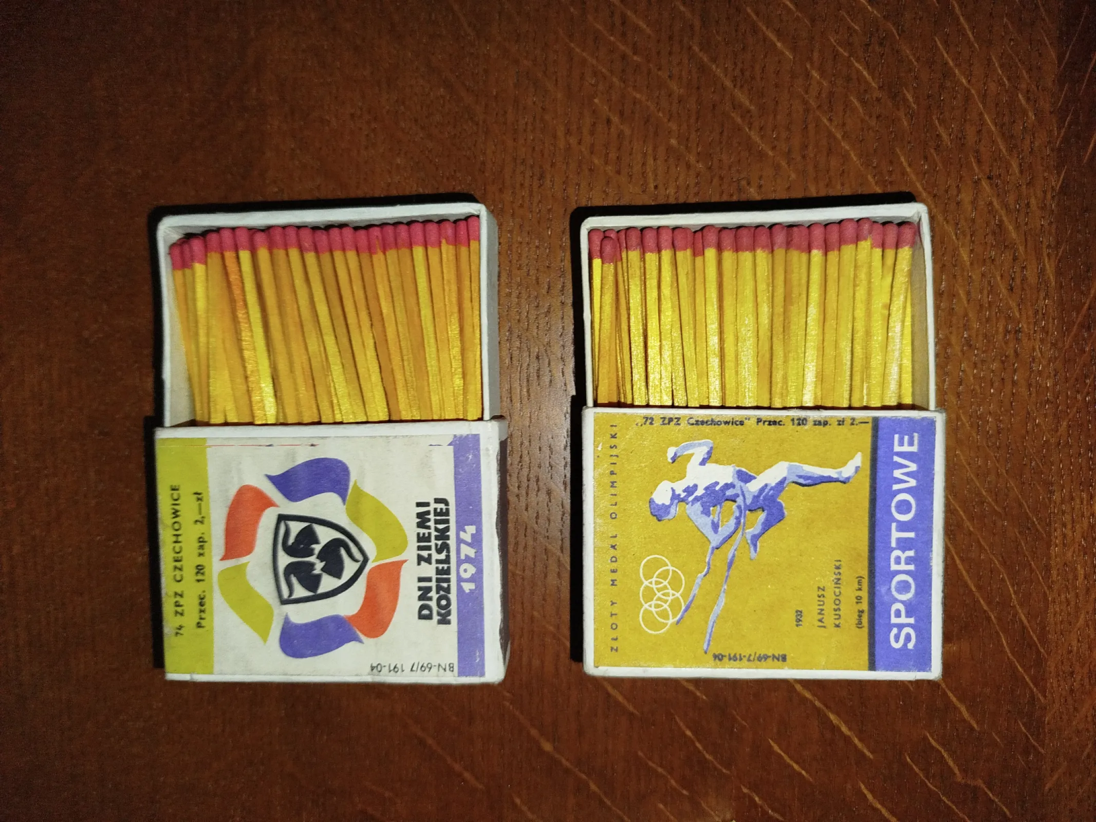 Kolekcjonerskie duże pudełka zapałek z PRL z 1974 roku, 2 sztuki