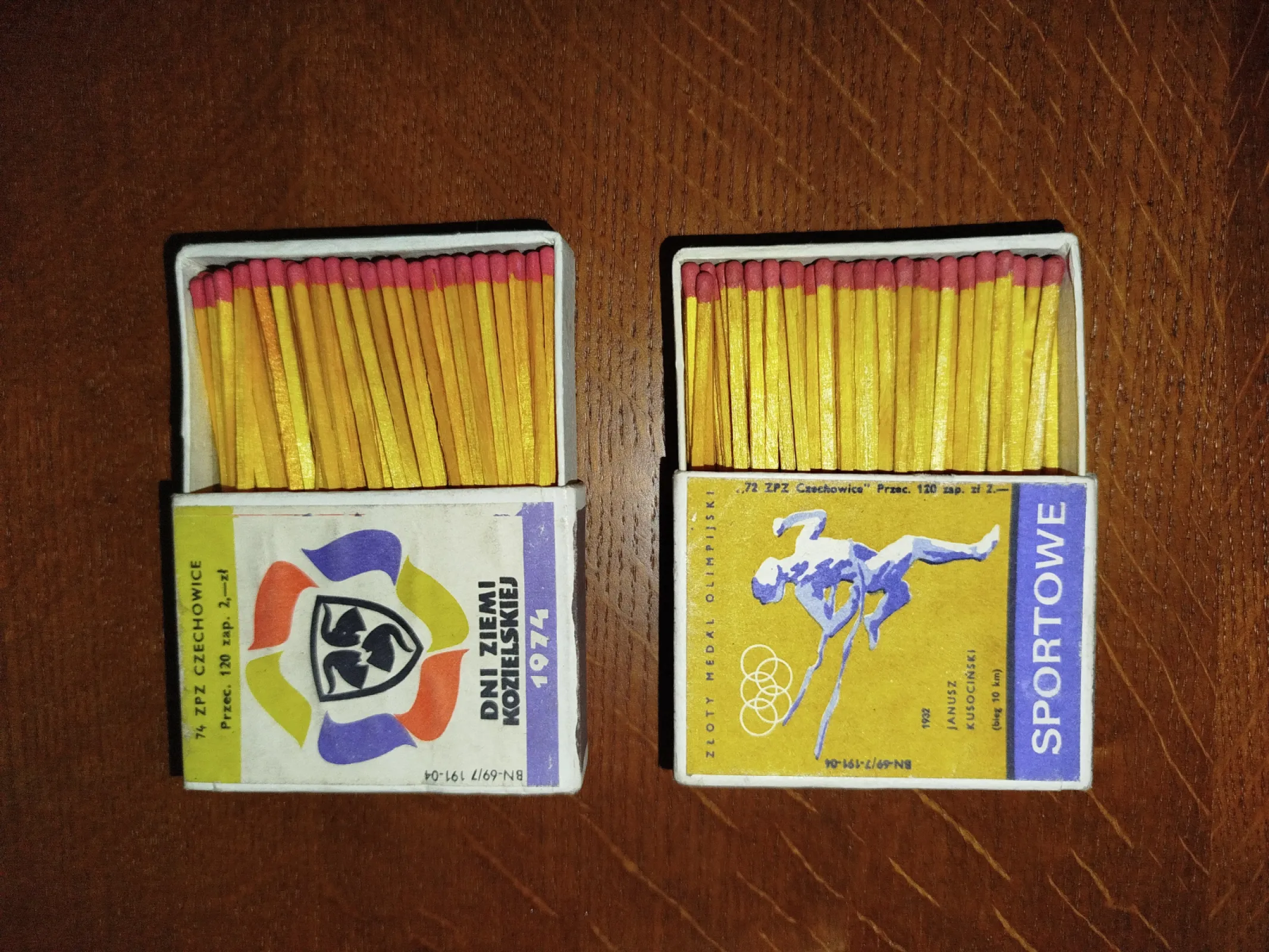 Kolekcjonerskie duże pudełka zapałek z PRL z 1974 roku, 2 sztuki