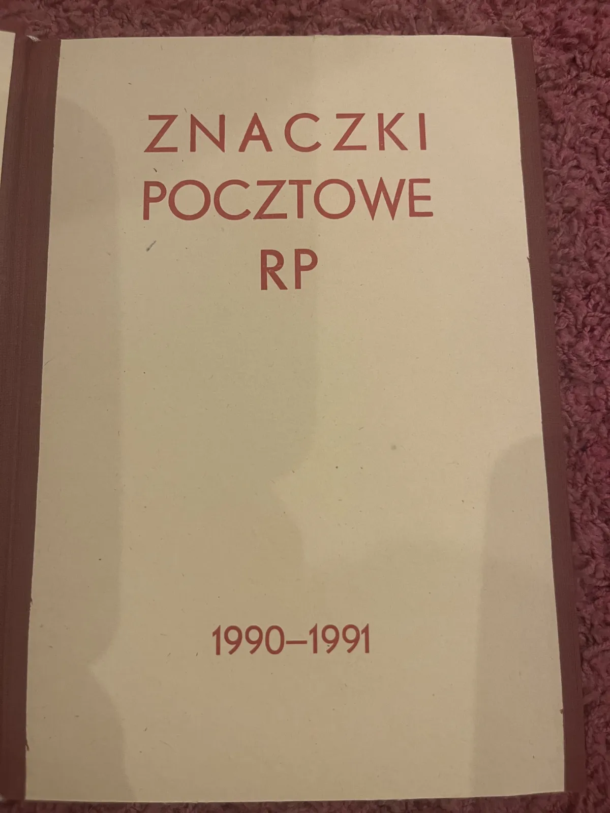 Sprzedam cały klaser ze znaczkami pocztowymi (Fischer, lata 1990–1991).