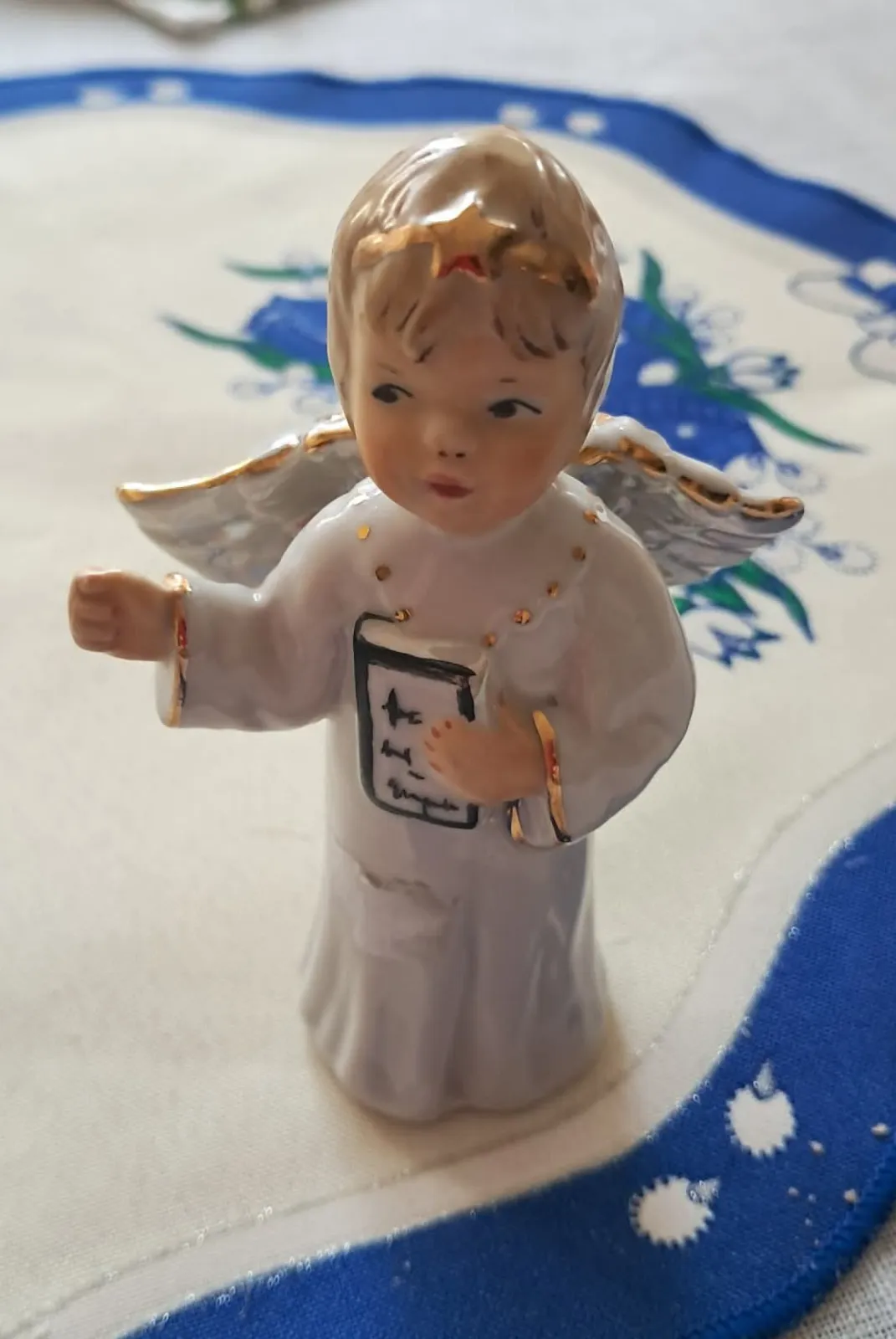 Aniołek  z książką