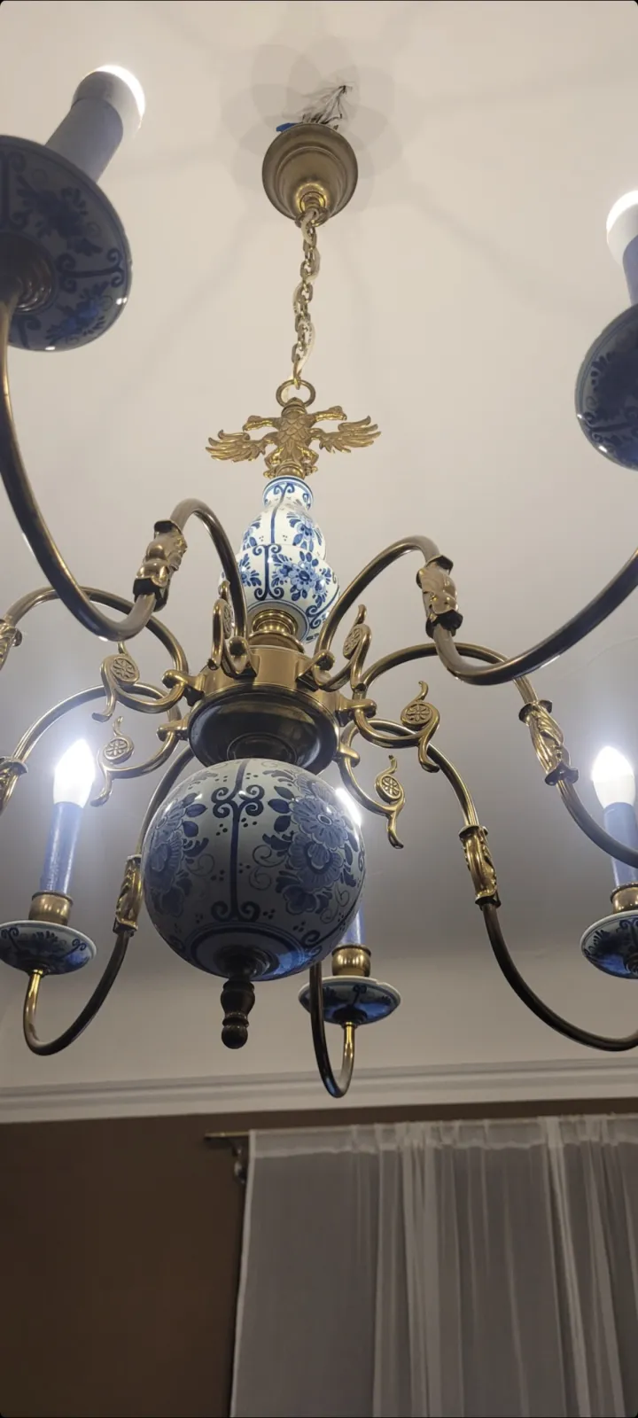 Żyrandol delft