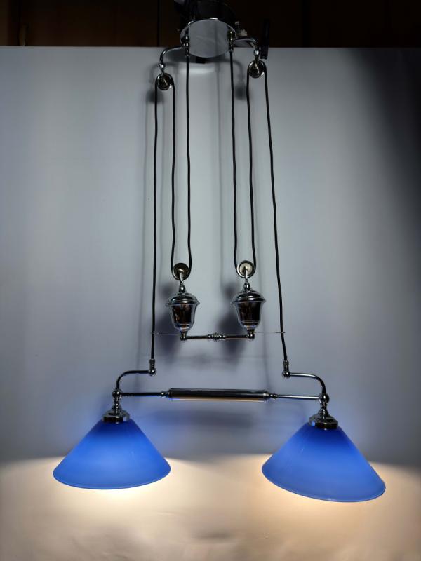 Lampa sufitowa regulowana w stylu industrialnym / loft – podwójny zwis z przeciwwagą i kloszami opalowymi