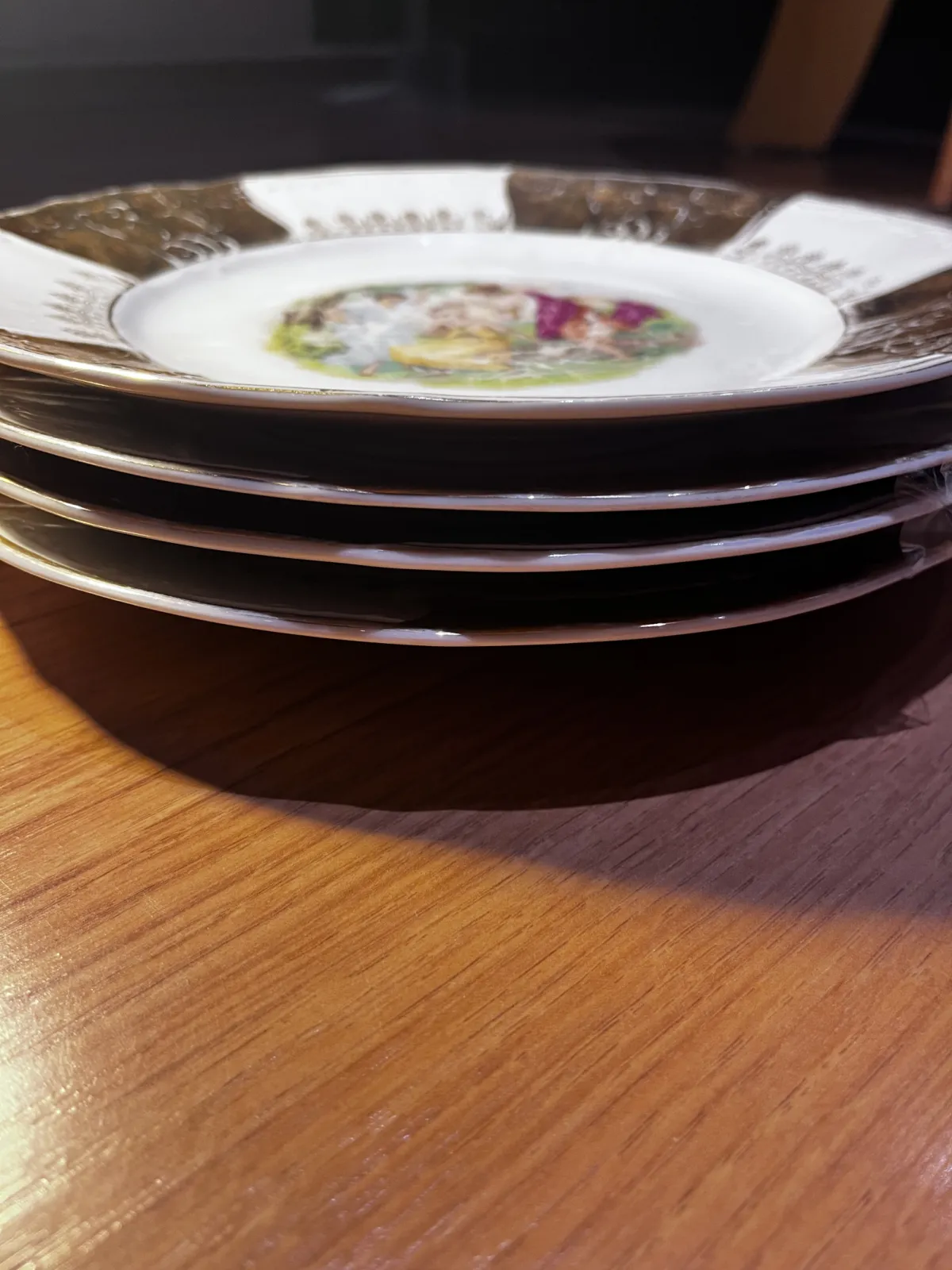 Zestaw 4 talerzy dekoracyjnych vintage, porcelana, złocenia, styl klasyczny
