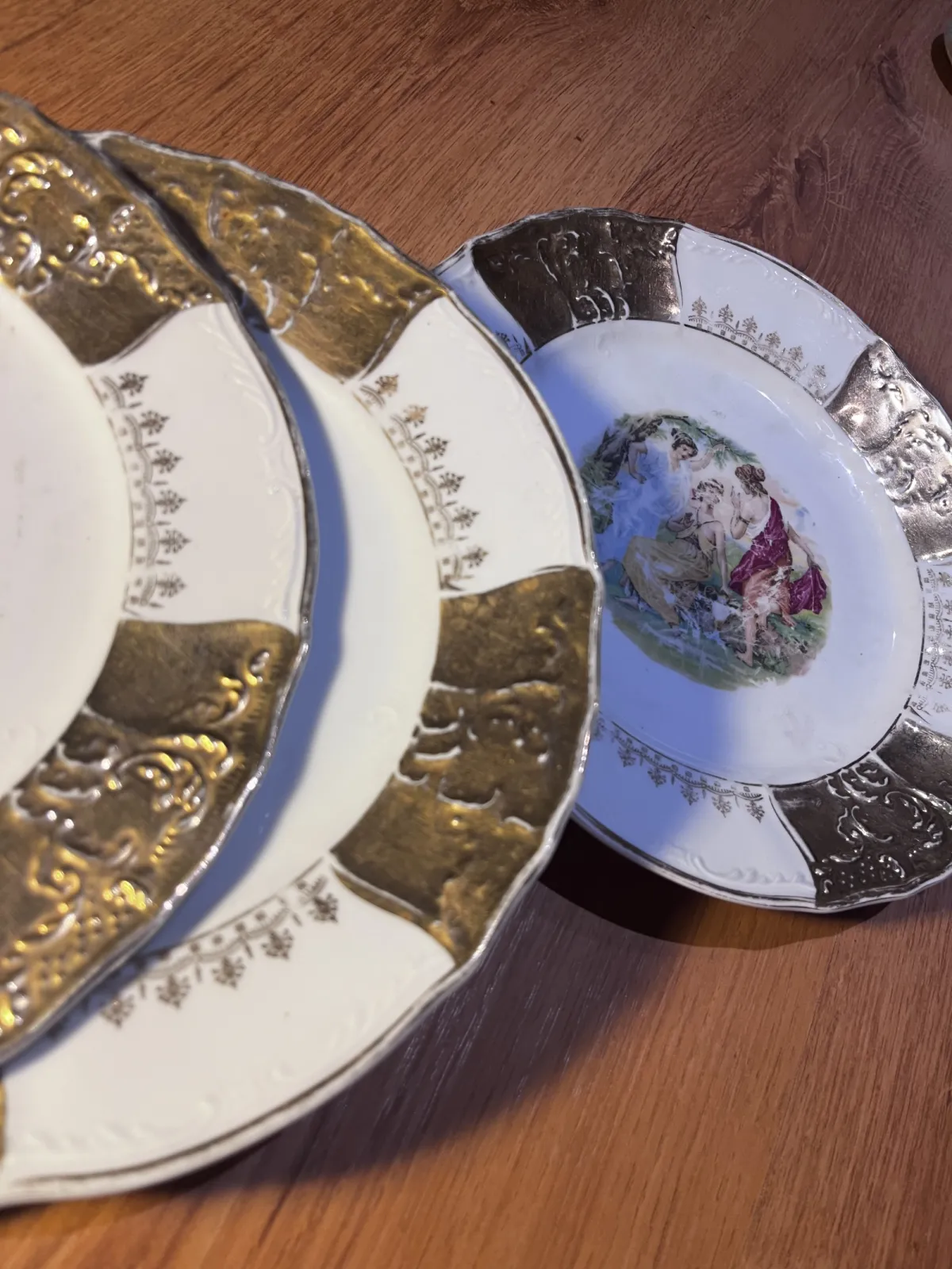 Zestaw 4 talerzy dekoracyjnych vintage, porcelana, złocenia, styl klasyczny