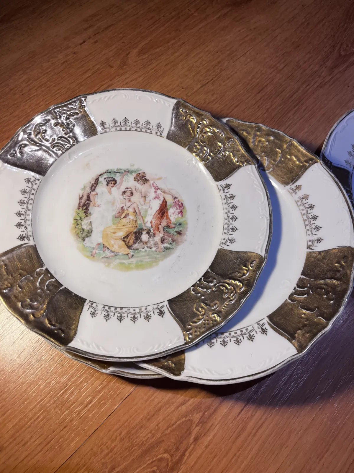 Zestaw 4 talerzy dekoracyjnych vintage, porcelana, złocenia, styl klasyczny