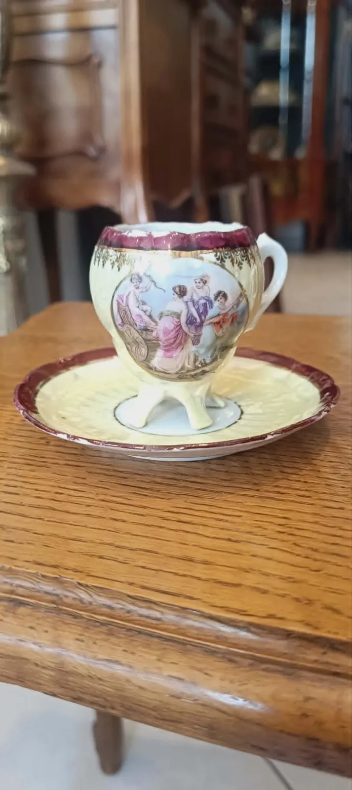 Kolekcjonerski Zestaw Porcelanowy w Stylu Neoklasycznym