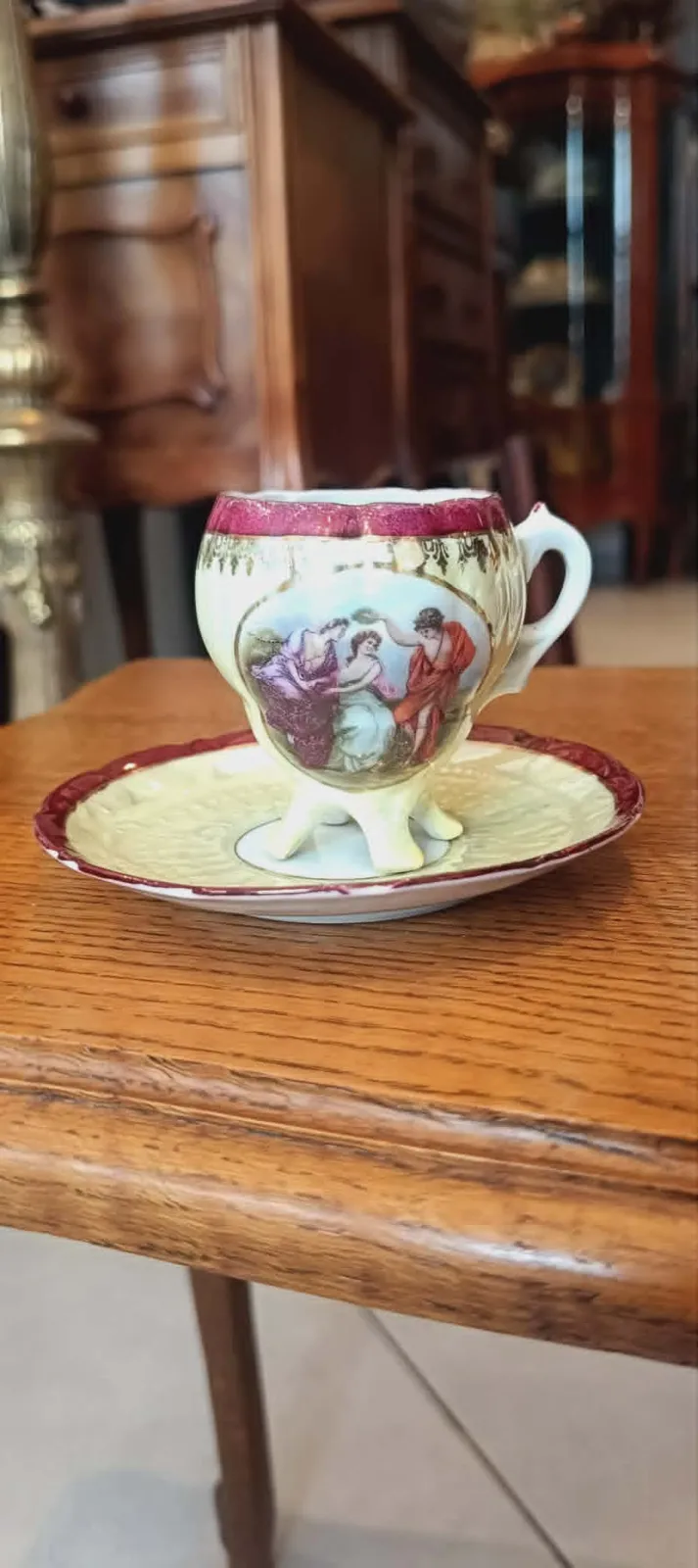 Kolekcjonerski Zestaw Porcelanowy w Stylu Neoklasycznym