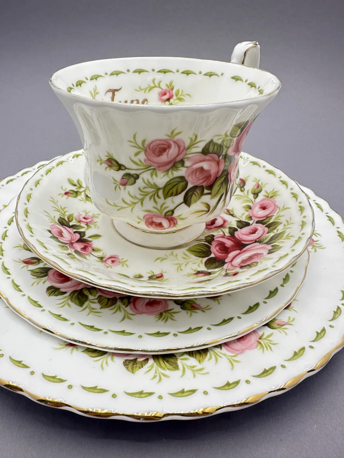Zestaw 4-częściowy Royal Albert Flower of the Month June