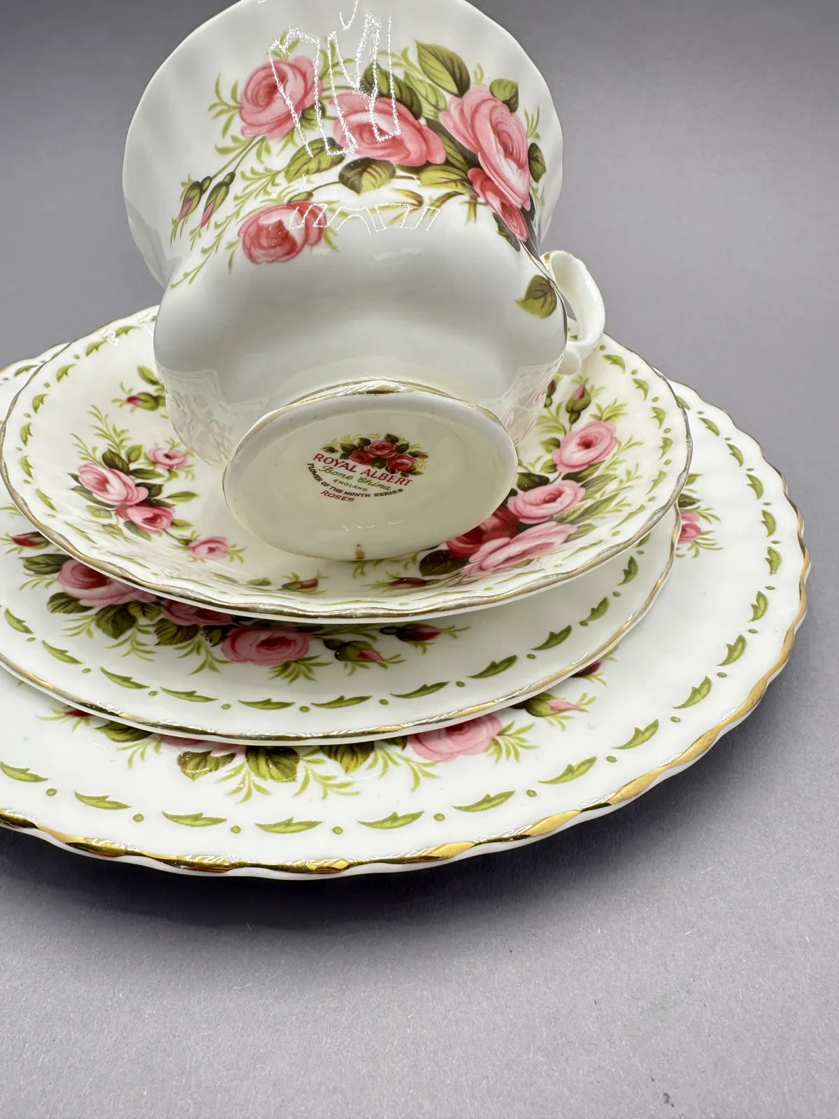 Zestaw 4-częściowy Royal Albert Flower of the Month June