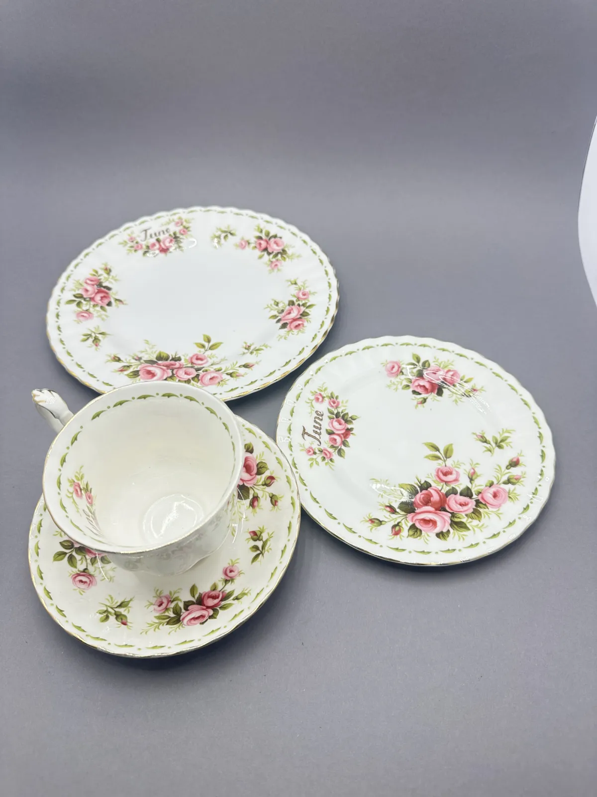 Zestaw 4-częściowy Royal Albert Flower of the Month June