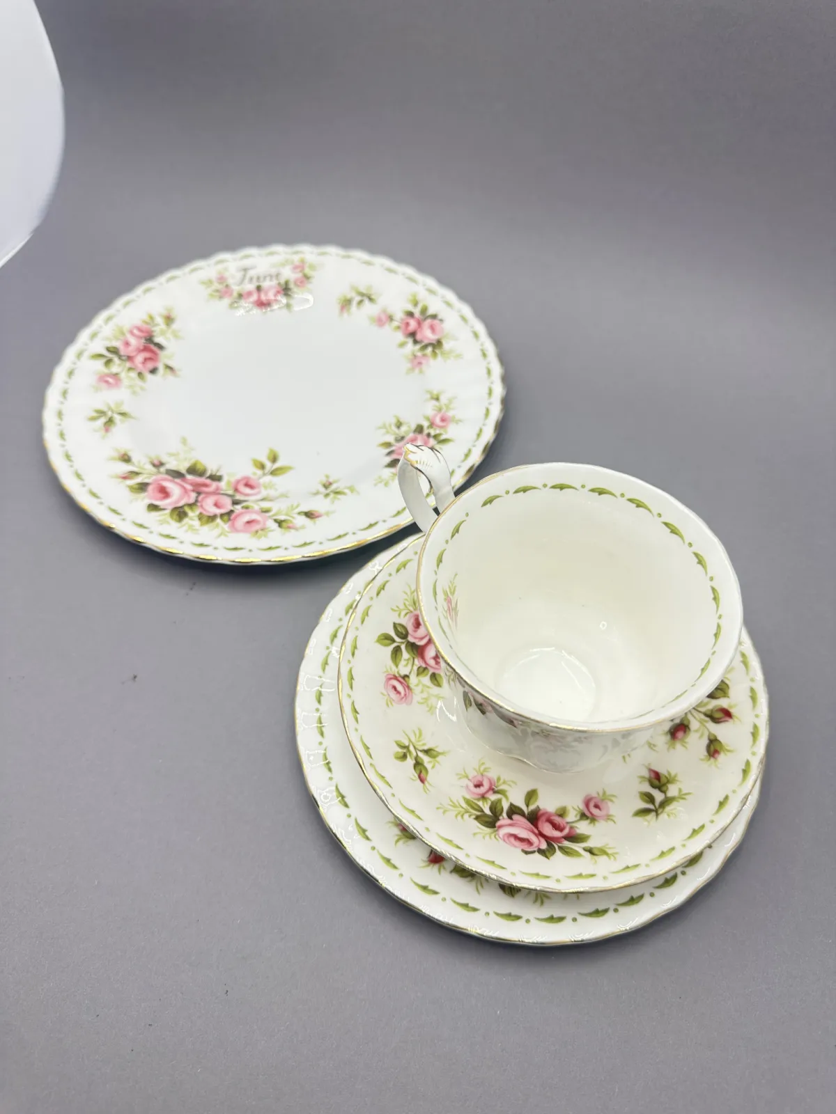 Zestaw 4-częściowy Royal Albert Flower of the Month June