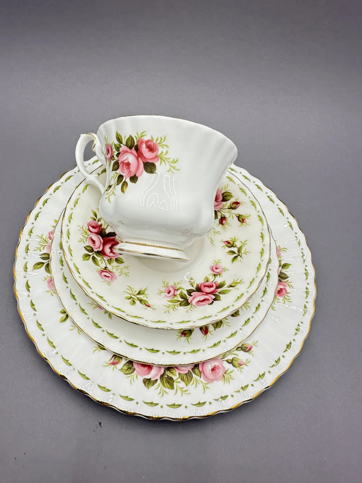 Zestaw 4-częściowy Royal Albert Flower of the Month June