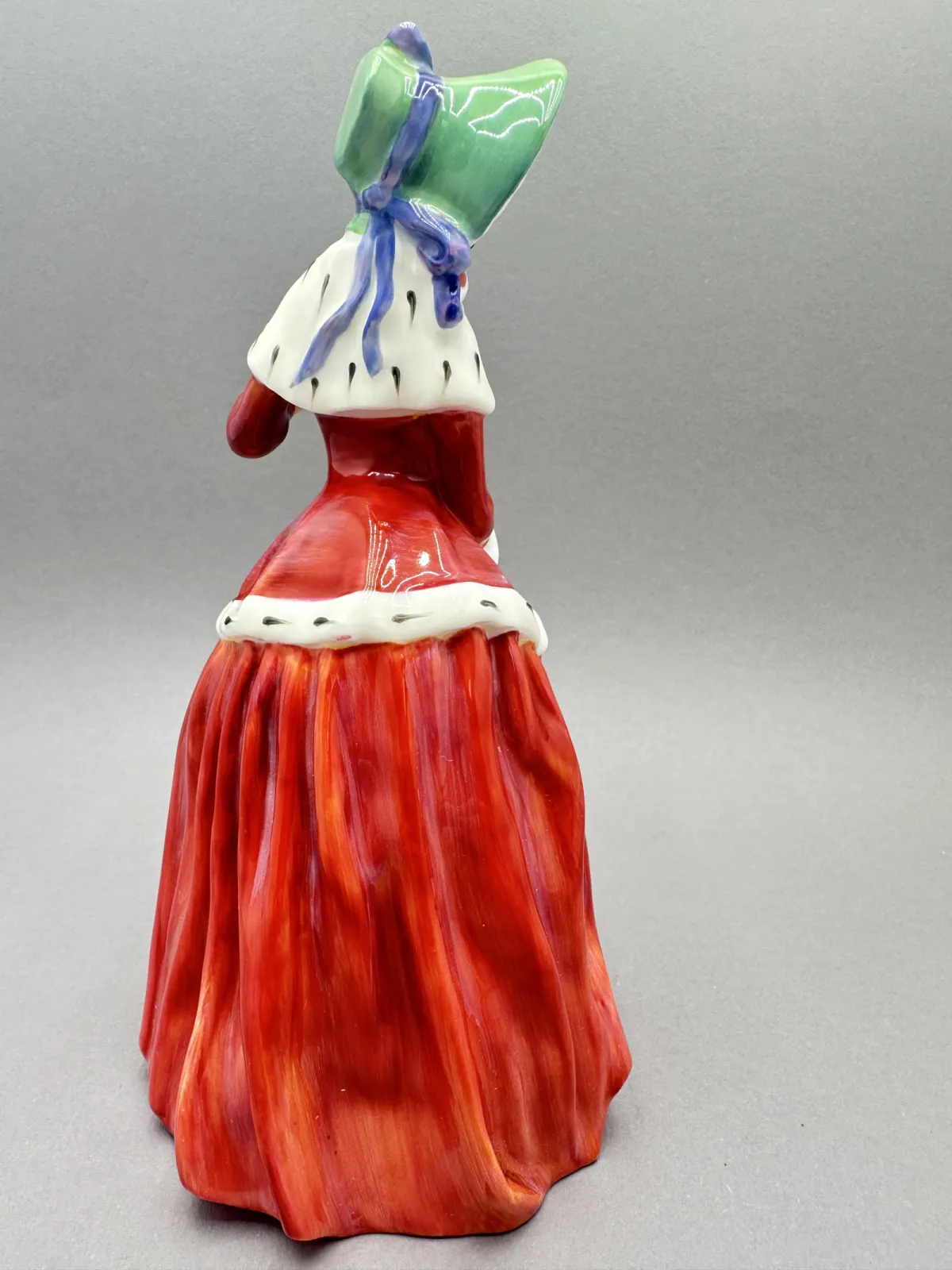 Dama Royal Doulton Christmas Morn HN 1992
