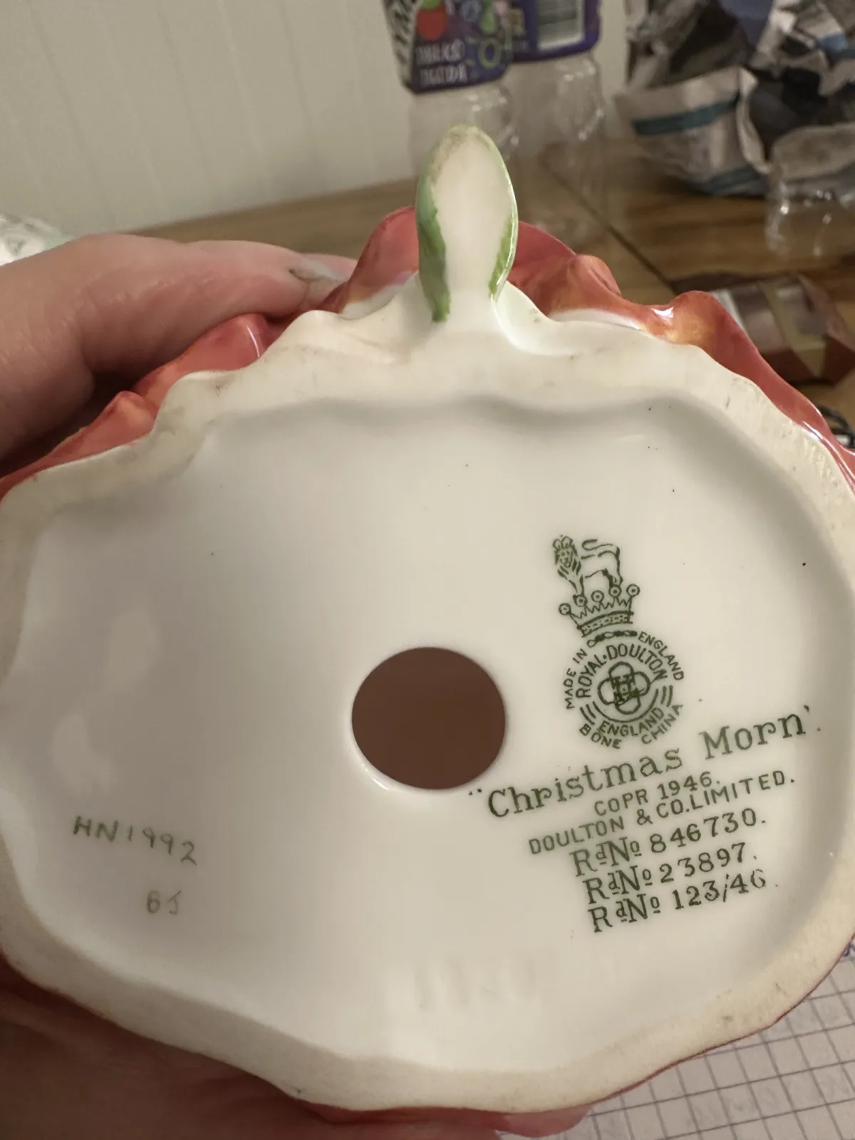 Dama Royal Doulton Christmas Morn HN 1992